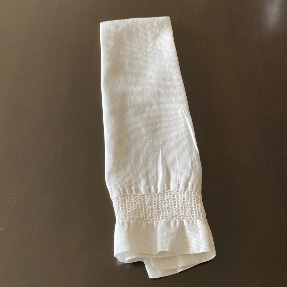 Beautiful Vintage Creamy White Crocheted Ruffled Edge Towel!